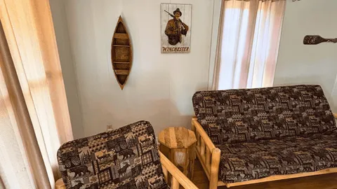 Bird's Nest Lodge — image 2 of 13