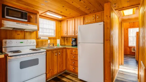 Mountain View Cabin sleeps 8 — image 2 of 5