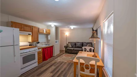 Cozy Cottage — image 4 of 4