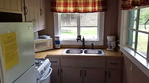Tennessee Cabin — image 3 of 3