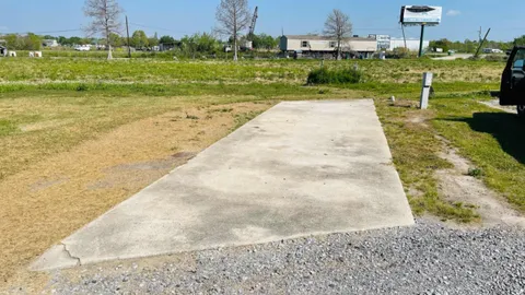 Frontside 30/50 Amp Full Hookup RV Site — image 1 of 6