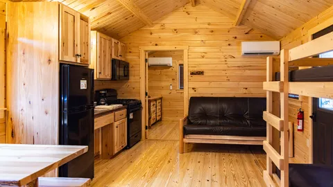 Deluxe Acorn Cottage — image 2 of 8