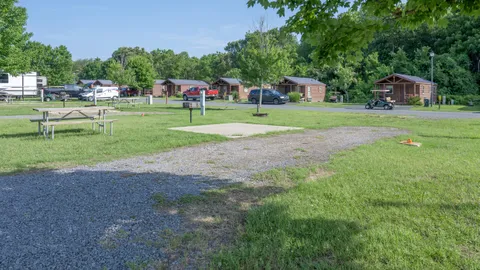 Deluxe Pull-Thru FHU RV Site — image 5 of 5