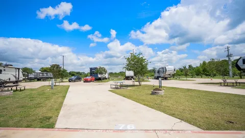 Pull-Through Premium RV Site — image 1 of 4