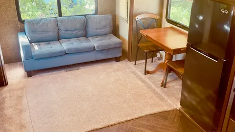 5th Wheel- Large — image 1 of 8