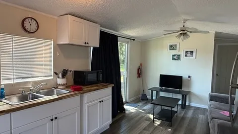 Premium Cabin Waterfront - Murphy Bed — image 2 of 16