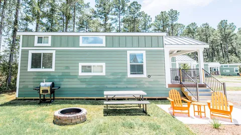 Carolina Cottage 2 Bedroom w/ Loft — image 2 of 11