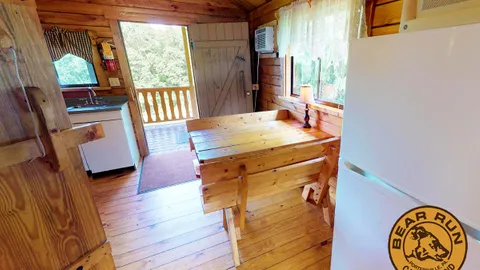 Deluxe Pet Friendly Cabin — image 2 of 7