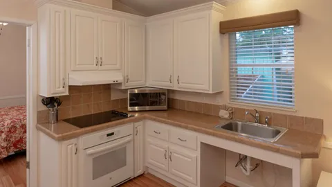 Gold 1 Bedroom Rental — image 13 of 13