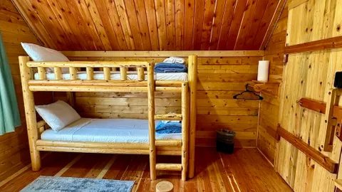 Songbird Cabin — image 8 of 8