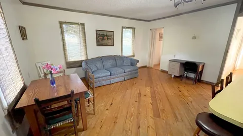 Cabin 15 — image 2 of 8