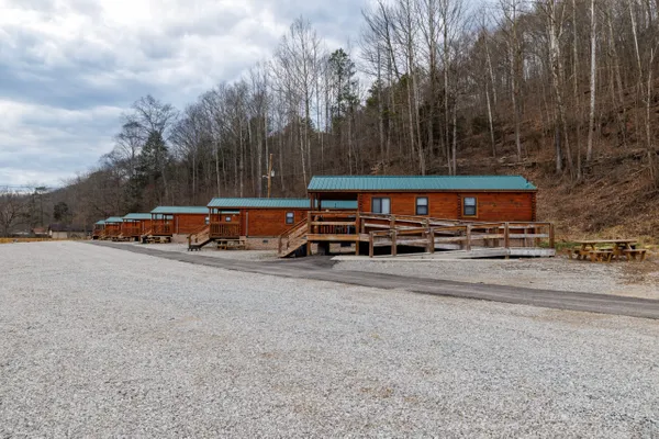 Hillbilly Rentals Resort & Campground – photo 1