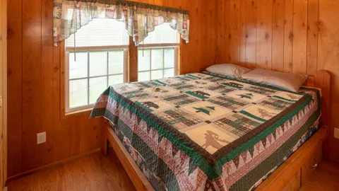 Cabin Rental 2 Bedroom — image 11 of 11
