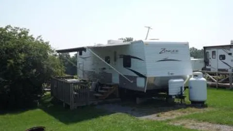 Zinger RV Rental — image 1 of 5