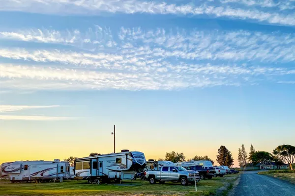 Lakeside Motel & RV Park – photo 1