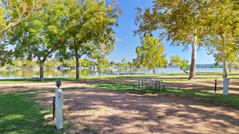 30/50 Amp Waterfront RV Site — image 2 of 6