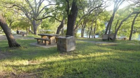 Medium Riverside Tent Site — image 2 of 4