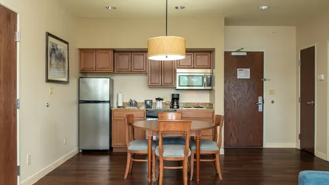 Suite — image 2 of 7
