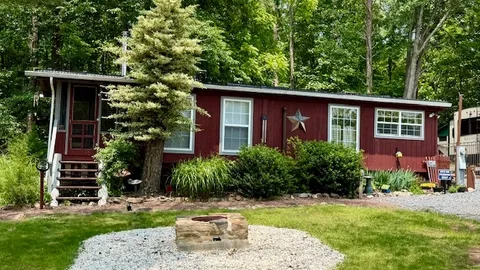 Aunt Bee's Cottage — image 1 of 10