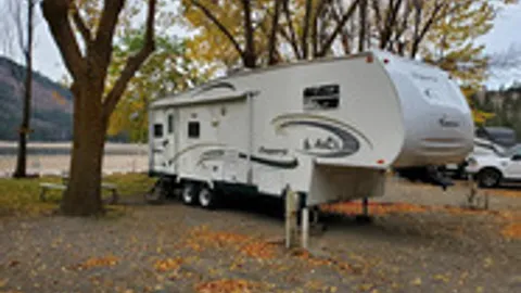 30 Travel Trailer Movable — image 2 of 6