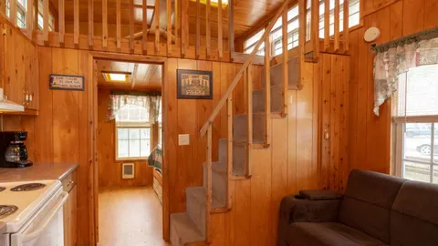 Cabin Rental 2 Bedroom — image 2 of 11