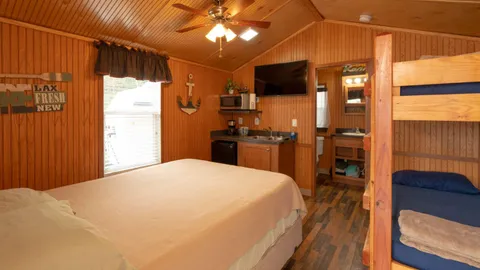 Cabin Rental Studio - Max 4 Guests — image 2 of 9