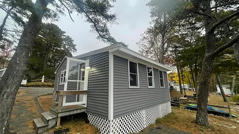 Premiere Waterfront Cabin 1 bedroom with sleeping porch — image 2 of 7