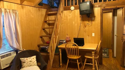 Salmon Deluxe Cabin — image 9 of 9
