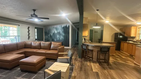 Forest Lodge — image 2 of 10