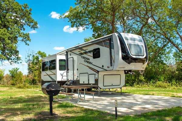 Red Carpet Back-In RV