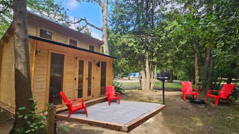 Cabin — image 1 of 6