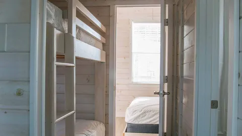 Lakefront Cottage — image 2 of 9