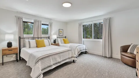 B&B Meadowlark Room — image 1 of 13