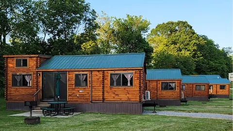 Music Row Cottage — image 2 of 10
