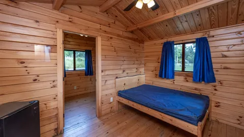 Deluxe Cabin — image 2 of 9
