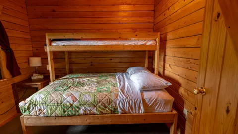 C08 Duck Den Cabin — image 10 of 10