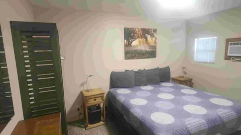 2 BR 4 Person Pool Cabin - Pet Friendly — image 4 of 4