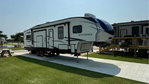 Premium-Concrete Pull-Through RV Site — image 1 of 10