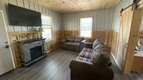 Queen Suite — image 1 of 6
