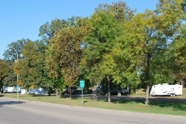 Tourist Park Campground – photo 1