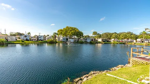 Standard Lakefront Full Hookup RV Site — image 2 of 4