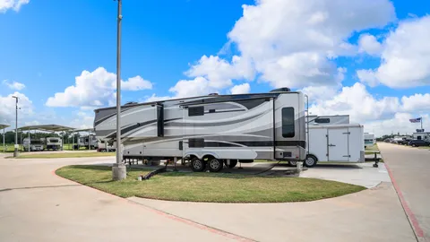 Pull-Through Double Concrete RV Site — image 2 of 3
