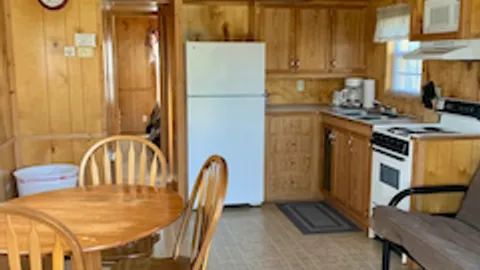 Buddy Deluxe Cabin — image 2 of 7