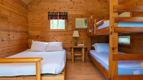 Basic Cabin — image 2 of 6