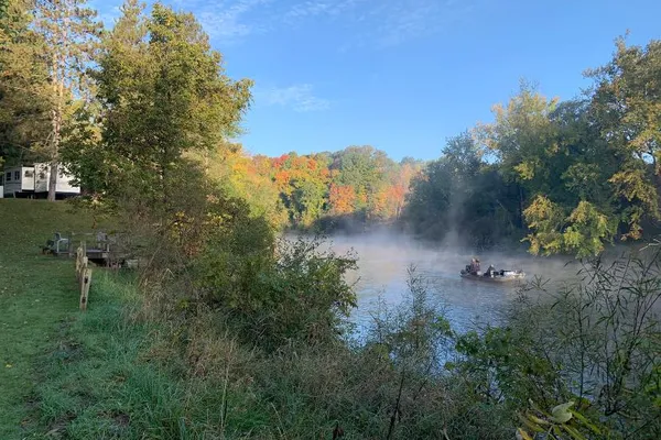 Salmon Run Campground and Vic's Canoes – photo 1