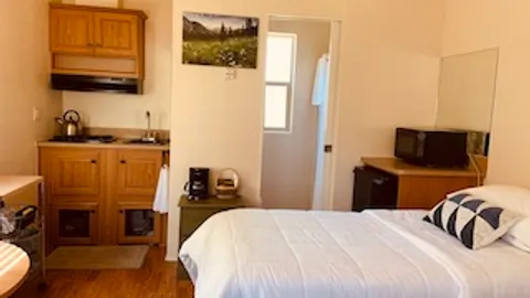 Rustic Cabin w/Twin Beds — image 2 of 3