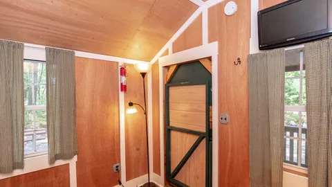 Small Cabin Rental D — image 2 of 4