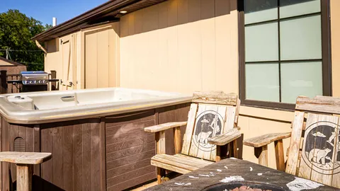 Group Lodge 1 — image 2 of 14