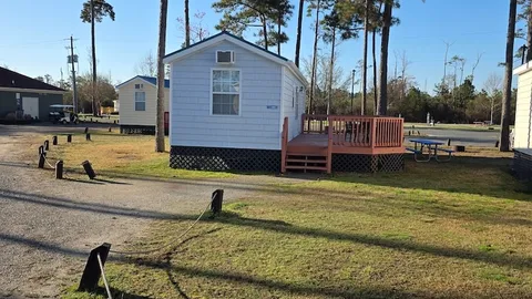 Pet Friendly 2 Bedroom Cottage — image 1 of 5