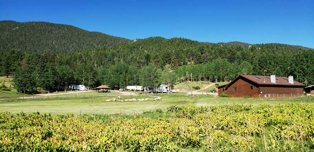 Escape to Aspen Acres: Your Colorado Camping Paradise
